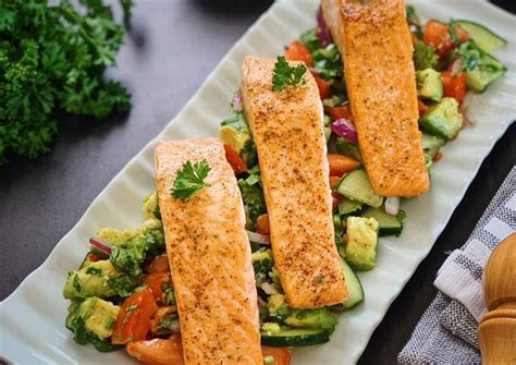 How does Seared Salmon with Tomato Cucumber Relish fit into your Daily Goals - calories, carbs, nutrition