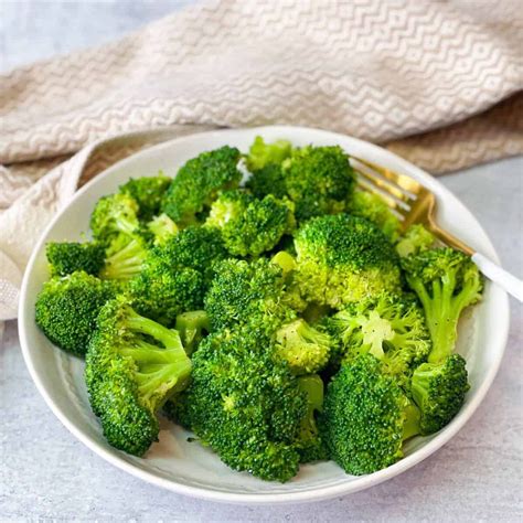 How does Seasoned Broccoli fit into your Daily Goals - calories, carbs, nutrition