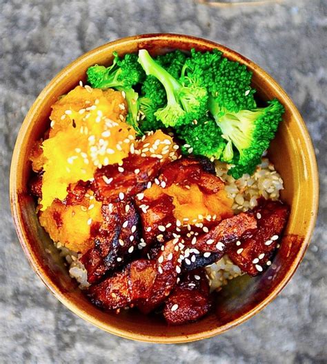 How does Seitan Teriyaki Rice Bowl fit into your Daily Goals - calories, carbs, nutrition