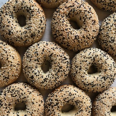 How does Sesame Bagel fit into your Daily Goals - calories, carbs, nutrition