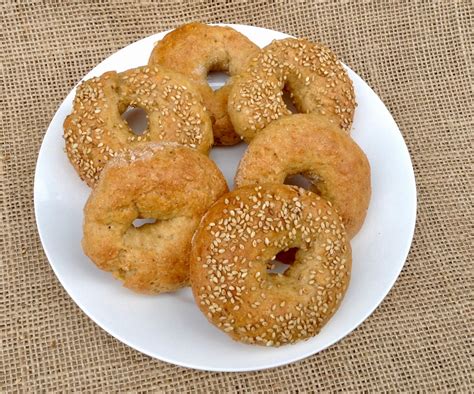 How does Sesame Bagels fit into your Daily Goals - calories, carbs, nutrition