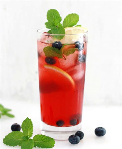 How does Shaken Blueberry White Iced Tea - Venti fit into your Daily Goals - calories, carbs, nutrition