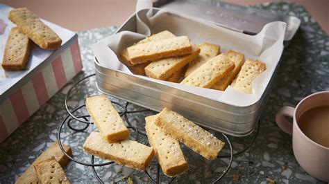 How does Shortbread & Cinnamon Dip fit into your Daily Goals - calories, carbs, nutrition