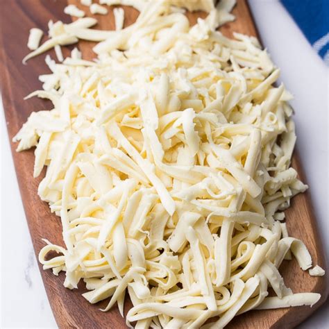 How does Shredded Mozzarella Cheese fit into your Daily Goals - calories, carbs, nutrition