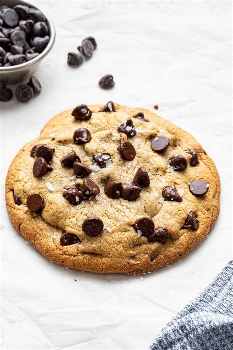 How does Signature 1/2 Chocolate Chip Cookie (36784.15) fit into your Daily Goals - calories, carbs, nutrition