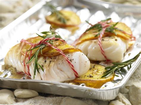 How does Simply Grilled Fresh Cod fit into your Daily Goals - calories, carbs, nutrition