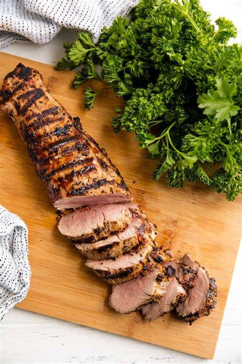 How does Simply Grilled Pork Tenderloin with Gorgonzola fit into your Daily Goals - calories, carbs, nutrition