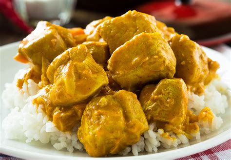 How does SimplyFit Chicken Curry fit into your Daily Goals - calories, carbs, nutrition