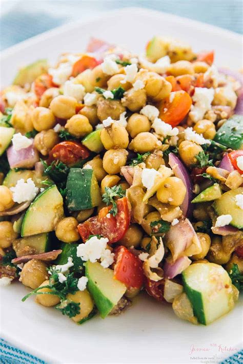 How does SimplyFit Mediterranean Salad fit into your Daily Goals - calories, carbs, nutrition