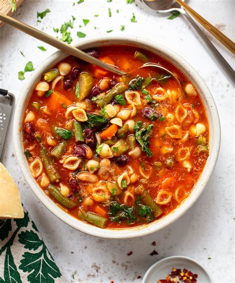 How does SimplyFit Minestrone Soup fit into your Daily Goals - calories, carbs, nutrition