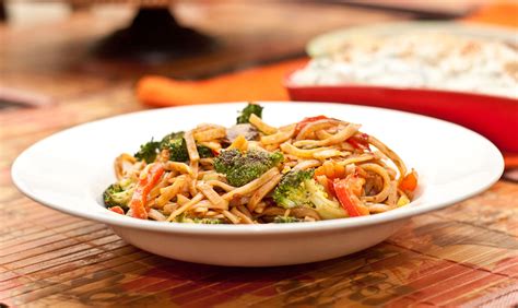 How does Singapore Rice Noodles fit into your Daily Goals - calories, carbs, nutrition