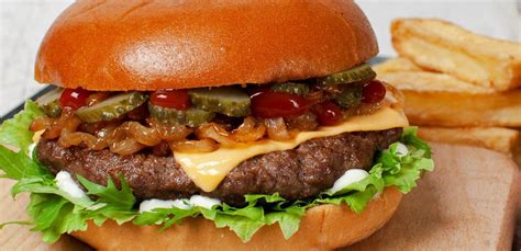 How does Single Steakburger fit into your Daily Goals - calories, carbs, nutrition