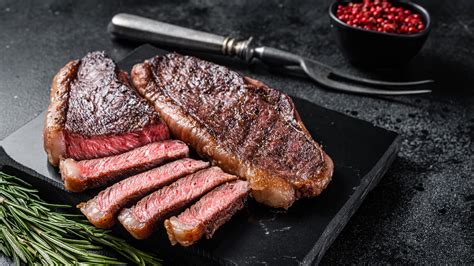 How does Sirloin Beef Steak fit into your Daily Goals - calories, carbs, nutrition