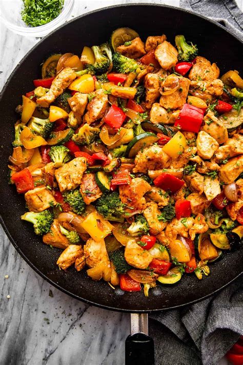 How does Skillet Chicken and Vegetables fit into your Daily Goals - calories, carbs, nutrition