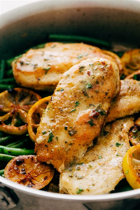 How does Skillets Garlic Chicken fit into your Daily Goals - calories, carbs, nutrition