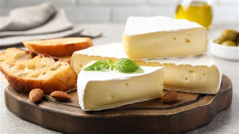 How does Sliced French Brie fit into your Daily Goals - calories, carbs, nutrition