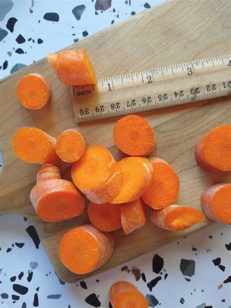 How does Sliced Fresh Carrots fit into your Daily Goals - calories, carbs, nutrition