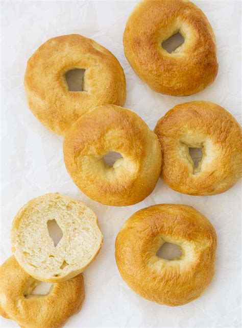 How does Sliced Plain Bagels fit into your Daily Goals - calories, carbs, nutrition