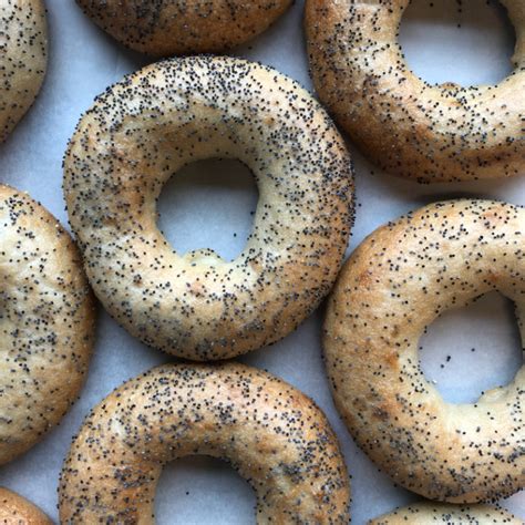 How does Sliced Poppyseed Bagel fit into your Daily Goals - calories, carbs, nutrition