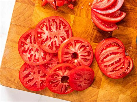 How does Sliced Tomatoes fit into your Daily Goals - calories, carbs, nutrition