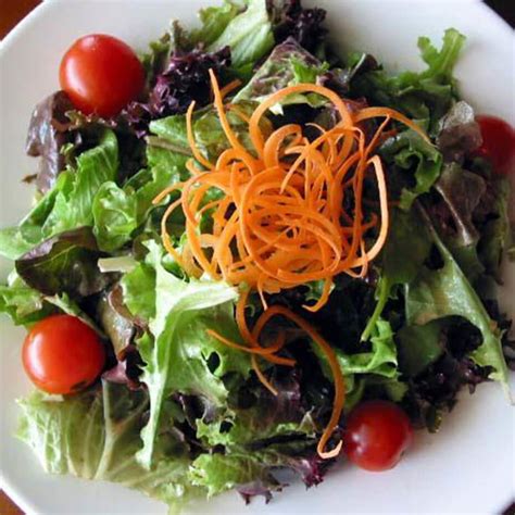 How does Small House Salad fit into your Daily Goals - calories, carbs, nutrition