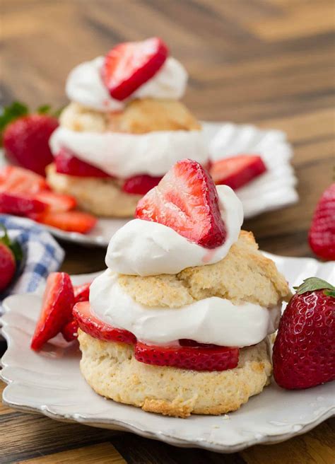 How does Small Plate Strawberry Shortcake fit into your Daily Goals - calories, carbs, nutrition