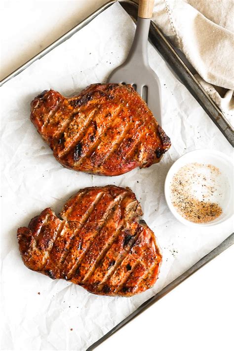 How does Smoked Pork Chop fit into your Daily Goals - calories, carbs, nutrition