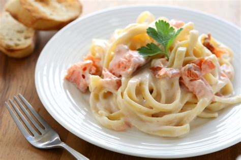 How does Smoked Salmon Alfredo fit into your Daily Goals - calories, carbs, nutrition