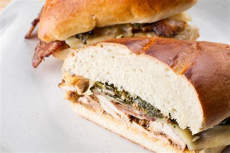 How does Smoked Turkey Muffaletta fit into your Daily Goals - calories, carbs, nutrition