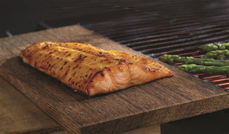 How does Smoky Peppercorn Salmon fit into your Daily Goals - calories, carbs, nutrition