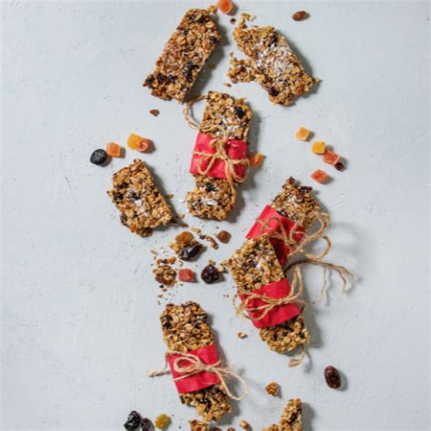 How does Snack Bar - Cranberry Crunch fit into your Daily Goals - calories, carbs, nutrition