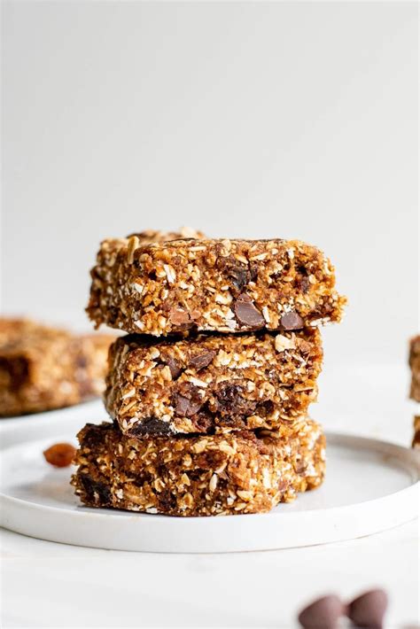 How does Snack Bars - Soft Baked Oatmeal Raisin fit into your Daily Goals - calories, carbs, nutrition