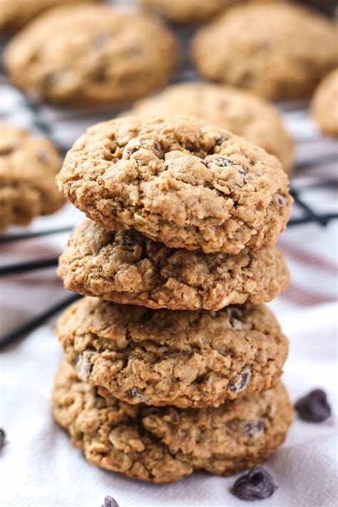 How does Snacks - Cookies - Oatmeal Chocolate Chip fit into your Daily Goals - calories, carbs, nutrition