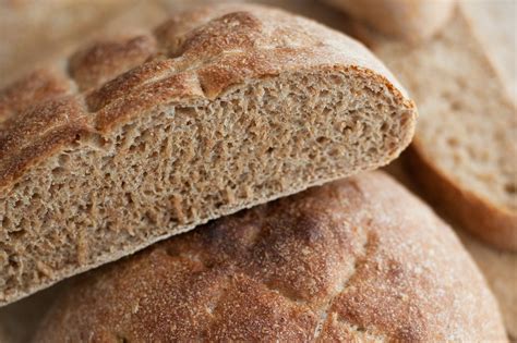 How does Soft Golden Wholemeal Bread fit into your Daily Goals - calories, carbs, nutrition
