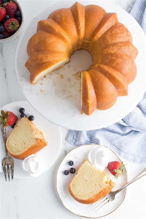 How does Sour Cream Pound Cake (To GO) fit into your Daily Goals - calories, carbs, nutrition