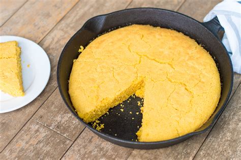 How does Southern Buttermilk Cornbread fit into your Daily Goals - calories, carbs, nutrition