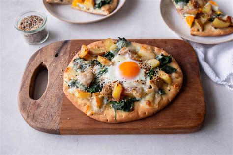 How does Southern Country Breakfast Flatbread fit into your Daily Goals - calories, carbs, nutrition