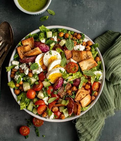 How does Southern Fattoush fit into your Daily Goals - calories, carbs, nutrition