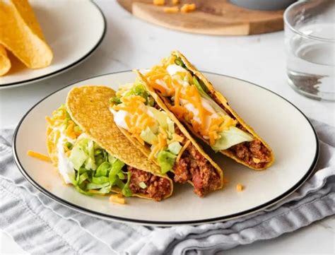 How does Southwest Beef Hard Tacos fit into your Daily Goals - calories, carbs, nutrition