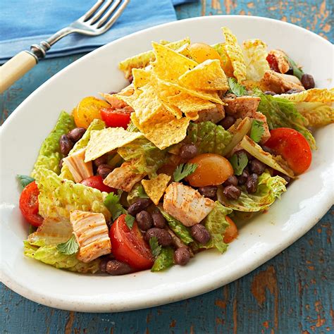 How does Southwestern Chicken Salad fit into your Daily Goals - calories, carbs, nutrition