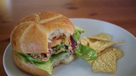 How does Southwestern Turkey Burger fit into your Daily Goals - calories, carbs, nutrition