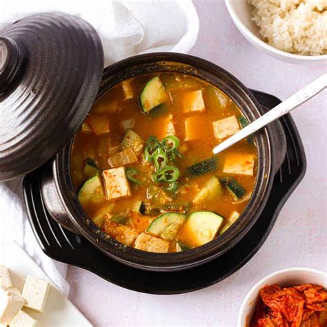 How does Soybean and Clam Stew (Doenjang Jjigae) fit into your Daily Goals - calories, carbs, nutrition