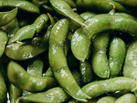 How does Soybeans in Pod - Edamame fit into your Daily Goals - calories, carbs, nutrition