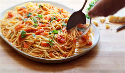 How does Spaghetti & Meatballs fit into your Daily Goals - calories, carbs, nutrition