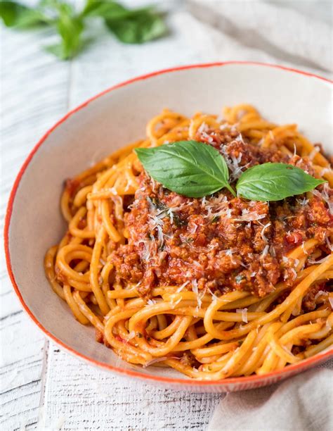 How does Spaghetti Bolgnaise with Celery fit into your Daily Goals - calories, carbs, nutrition