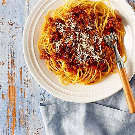 How does Spaghetti Bolognaise fit into your Daily Goals - calories, carbs, nutrition