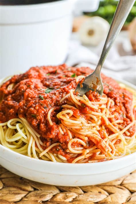 How does Spaghetti and Marinara Sauce fit into your Daily Goals - calories, carbs, nutrition