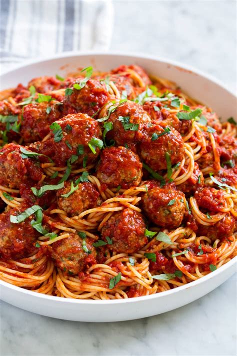 How does Spaghetti and Meat Balls fit into your Daily Goals - calories, carbs, nutrition