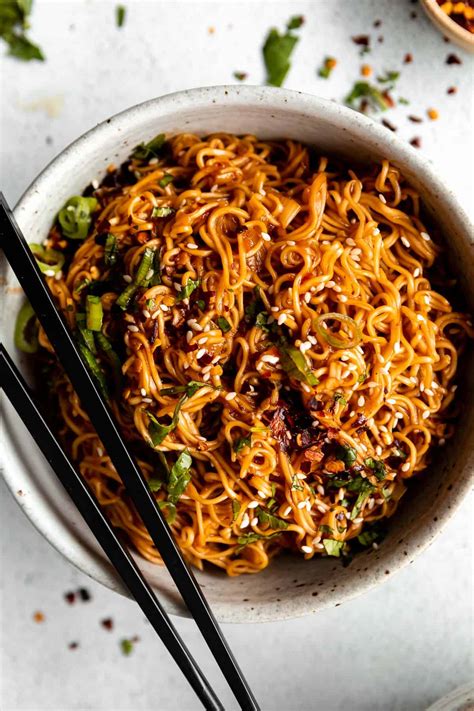 How does Spicy Beef and Kale Noodle Bowl fit into your Daily Goals - calories, carbs, nutrition