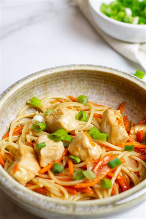 How does Spicy Chicken Lo Mein fit into your Daily Goals - calories, carbs, nutrition